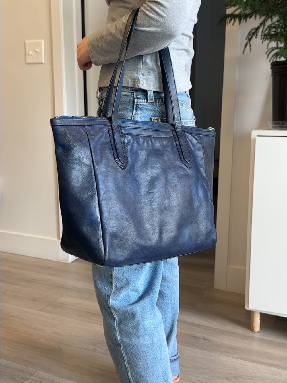 Vintage fossil authentic leather large navy blue tote bag